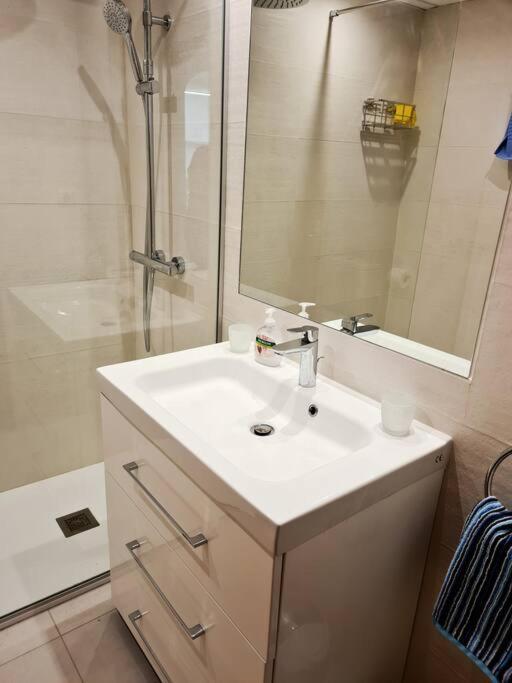 Estepona Port Beachside Apartment - Marina Bay Kültér fotó
